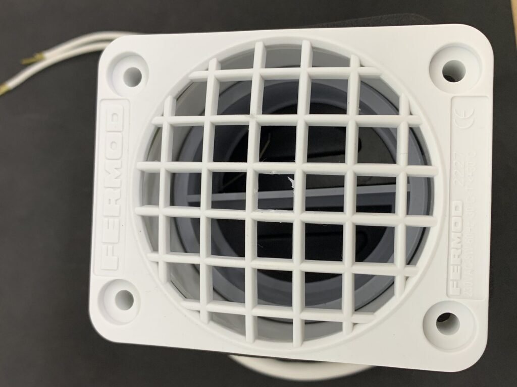 FERMOD Slėgio išleidimo vožtuvas, montuojamas ant sienos arba lubų, skirtas neigiamai temperatūrai